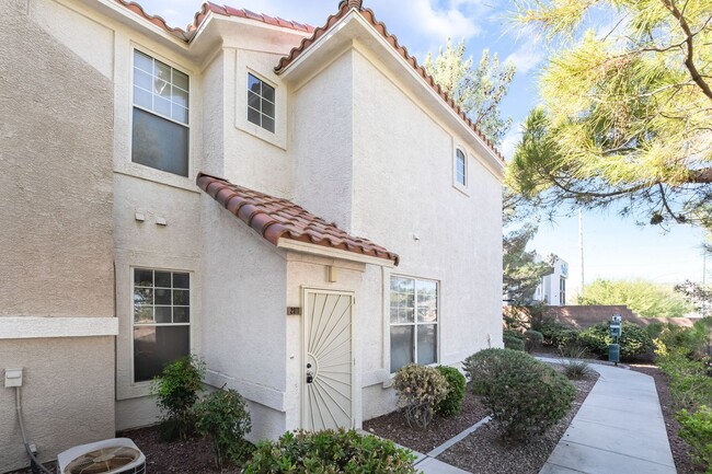 Building Photo - Spacious 3-Bedroom Condo with Garage and T...