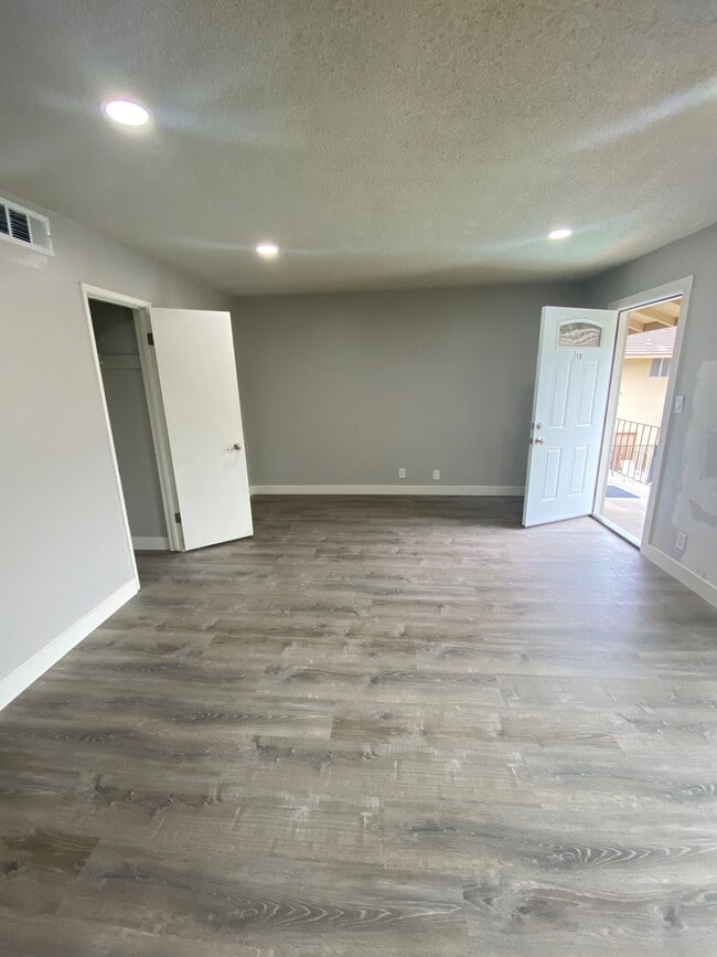 Photo - Lawrence Arms Apartments