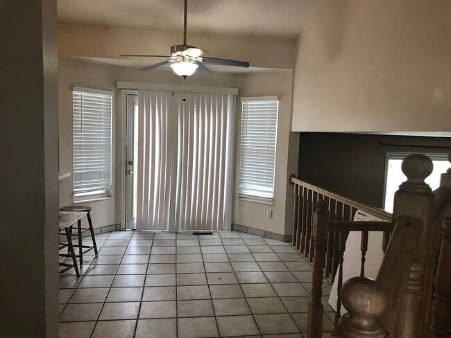 Photo - 8816 1095 W