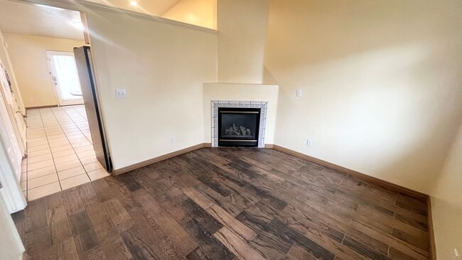 Photo - 4 bedroom/2.5 bathroom Townhome in West Jordan!