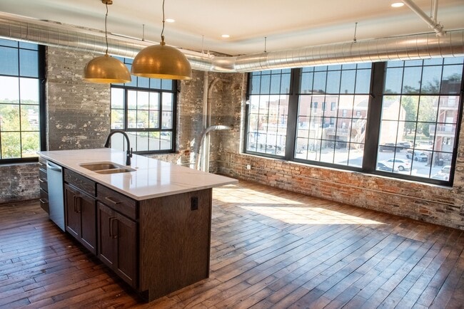 #307 Kitchen/Living Room