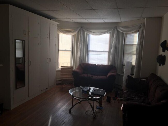 Building Photo - 35 Fairfield St Unit 3A