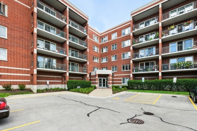 Building Photo - 6430 W Berteau Ave Unit 302 Rental