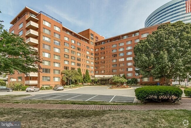 Building Photo - 1121 Arlington Blvd Unit 707 Rental