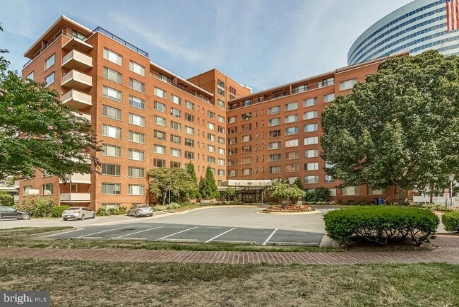 Building Photo - 1121 Arlington Blvd Unit 707 Rental
