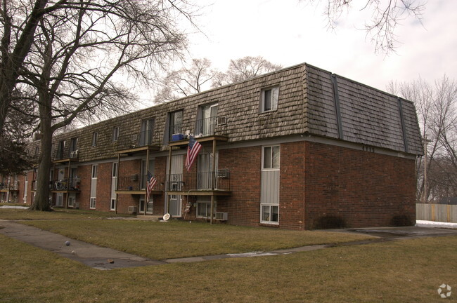 Oakridge Apartments - Oakridge Apartments