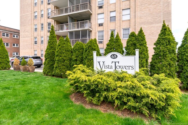 Building Photo - 65 Glenbrook Rd Unit APT 6B