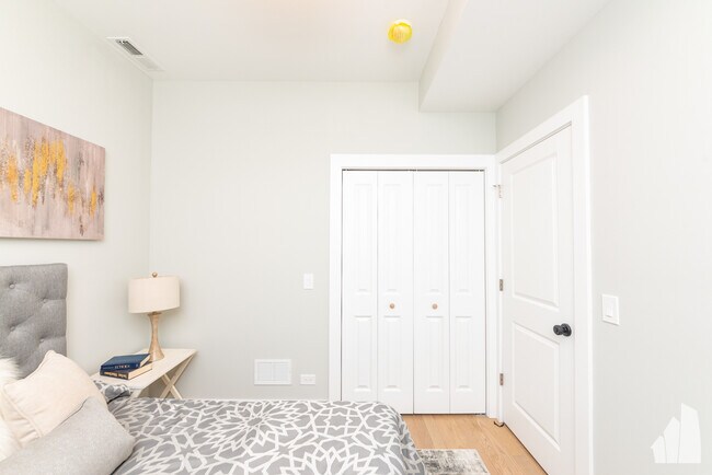 2032 W Montrose Ave Unit 2B