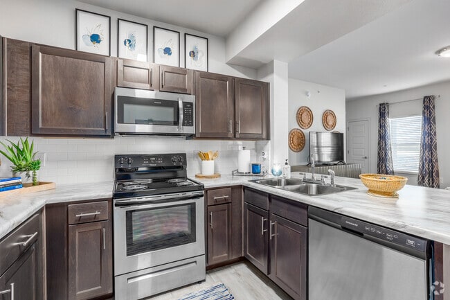 2BR, 2BA - 1,108SF - Kitchen