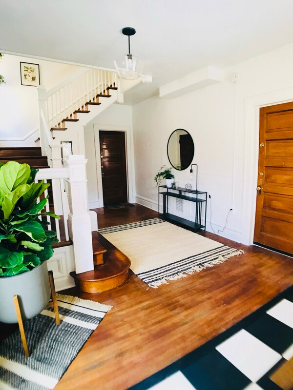 Building Photo - 1568 Vine St Unit 3