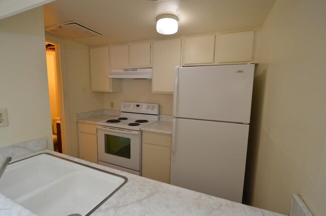 Photo - 1620 N Wilmot Rd Unidad B304