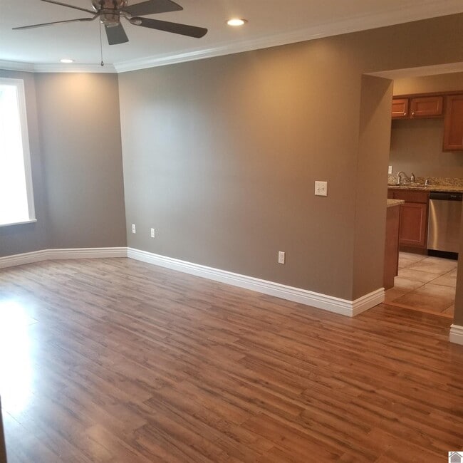 Photo - 301 Maple St