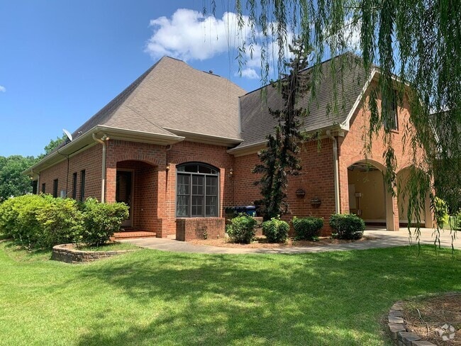 Building Photo - The Highlands Subdivision Rental