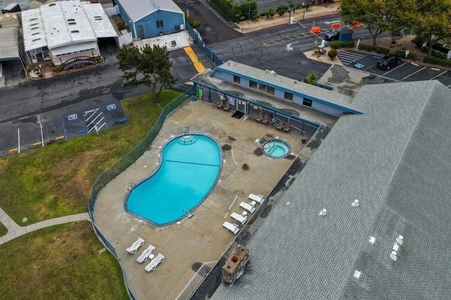 Photo - 158 Kern St Unidad Sherwood Lake Condos