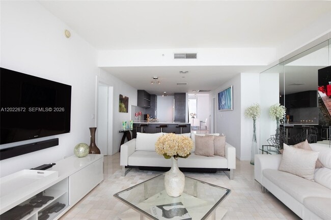 Photo - 900 Biscayne Blvd Unidad 2002