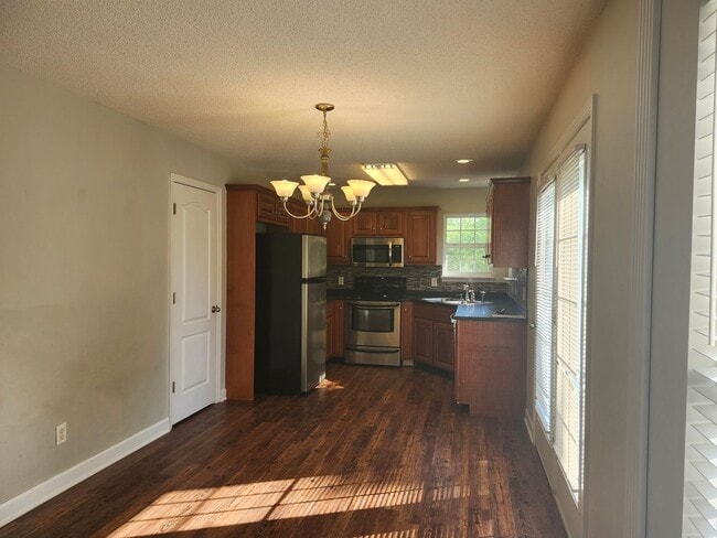 Photo - Spacious 4 Bedroom 3 bath in Hamilton on Hunter Subdivision