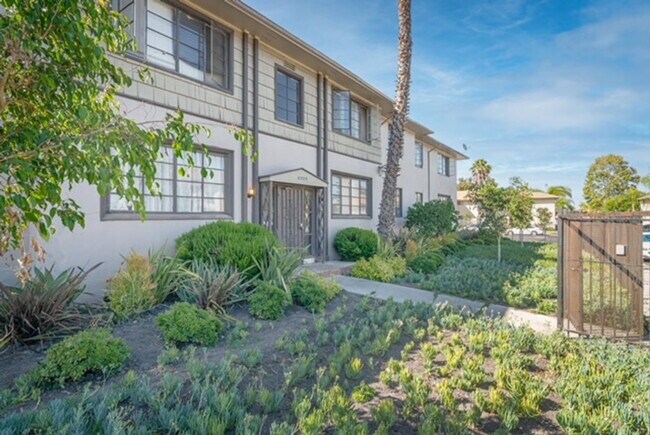 4316 Santa Rosalia Dr Unidad A
