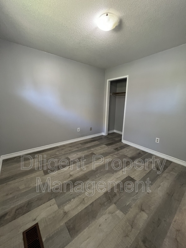 Photo - 2148 Springwood Rd