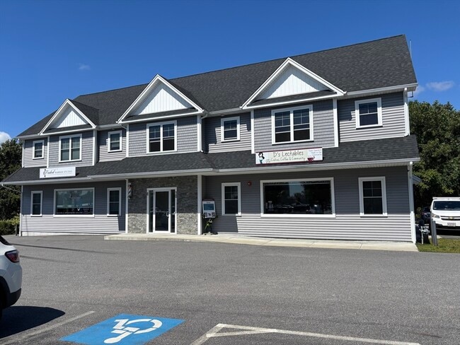 Building Photo - 10 Taunton Ave Unit 10a Rental