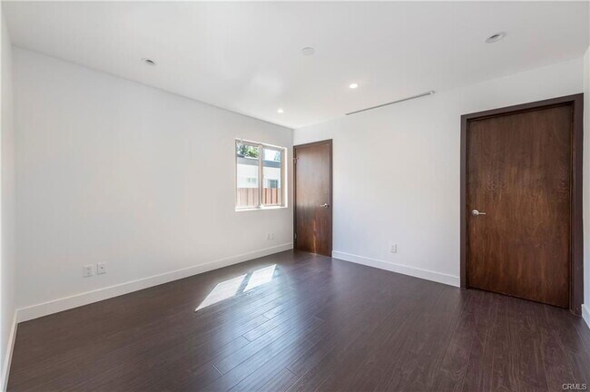 Photo - 15053 Greenleaf St