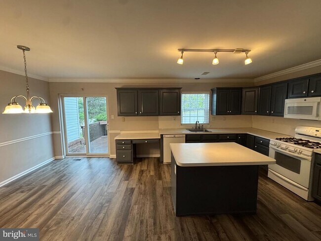 Photo - 905 Kennedy Ct