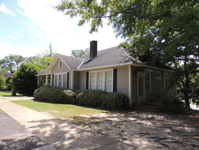 Photo - 327 Fort Dale Rd House