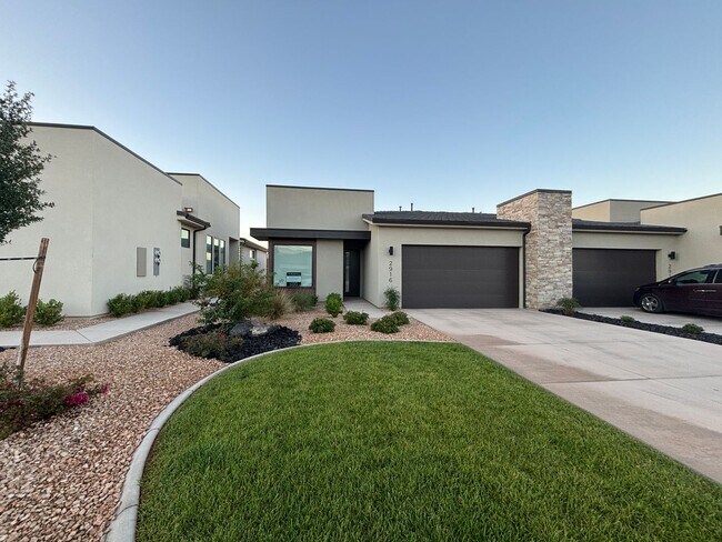 Building Photo - SPACIOUS PATIO HOME FOR RENT!