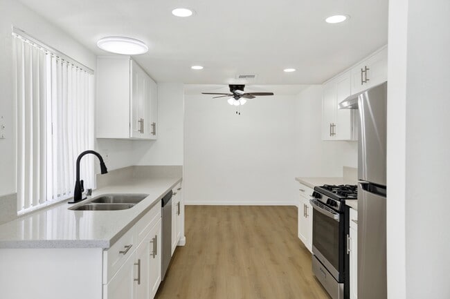 Coventry Square Apartments