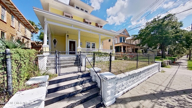 Photo - 343 7th St W