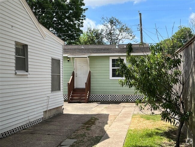 Building Photo - 914 E 25th St Unit Right Rental
