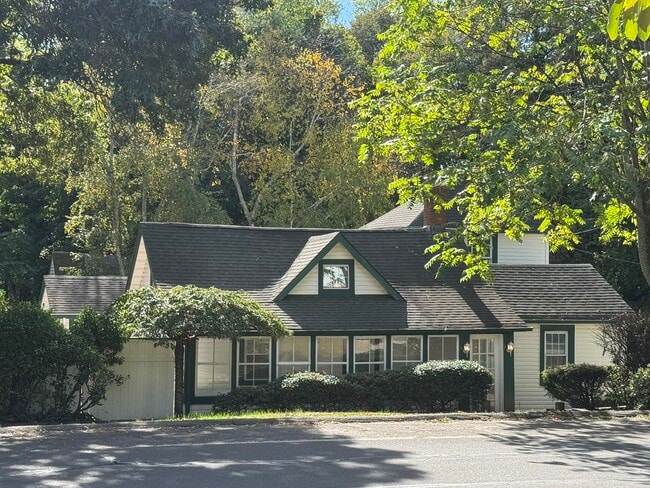 Building Photo - 110 N Country Rd Unit B