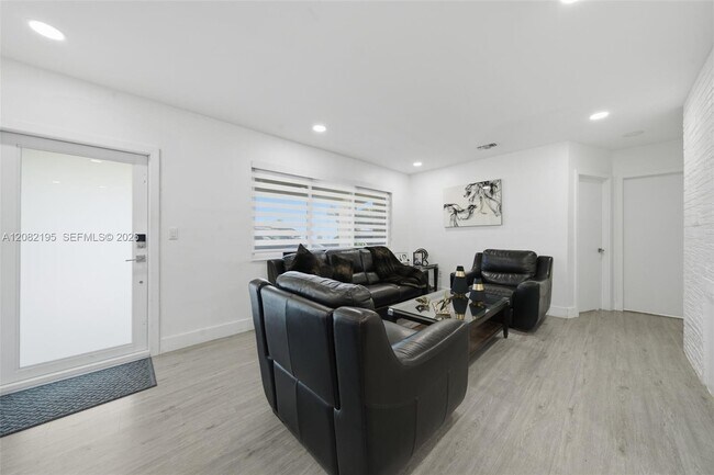 Photo - 7680 Juniper St