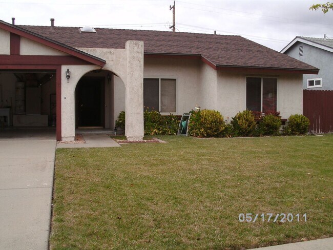 1113 W. Hickory Avenue - 1113 W. Hickory Avenue