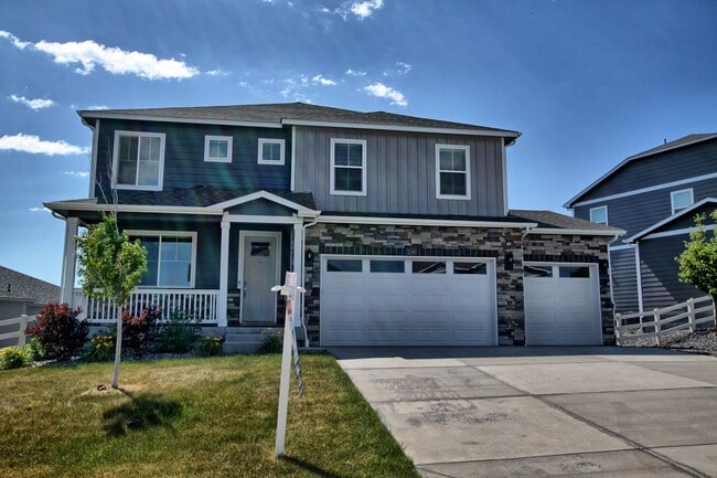 Building Photo - 6 bed 4 bath 3 car garage Crystal Valley Ranch house