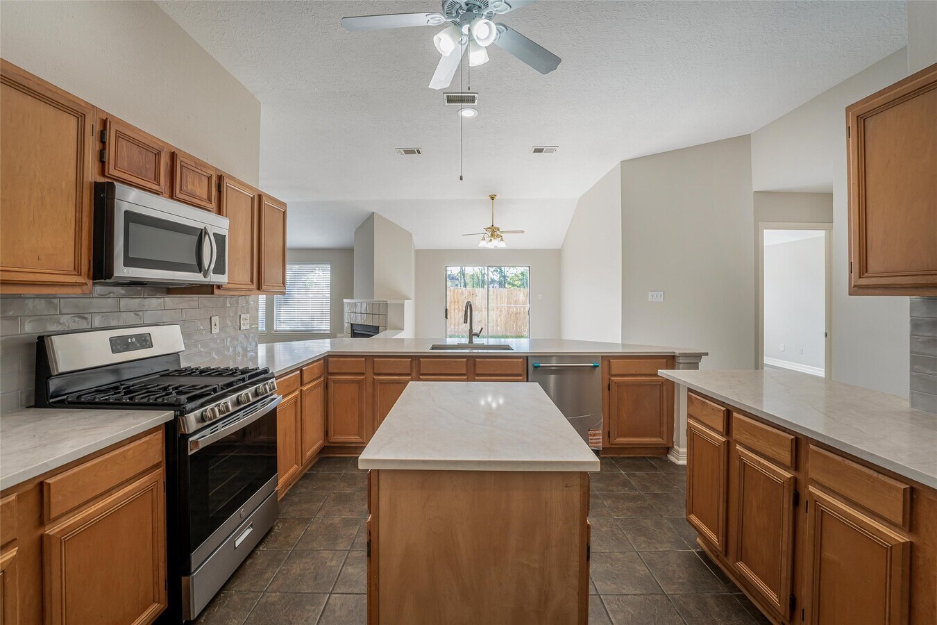 Photo - 16007 Lakestone Dr