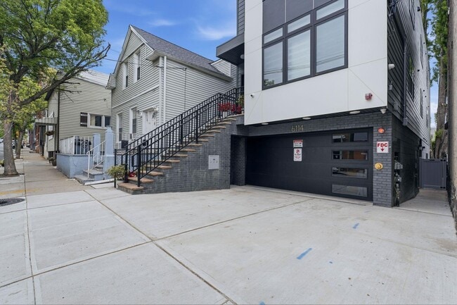 Photo - 6114 Jackson St
