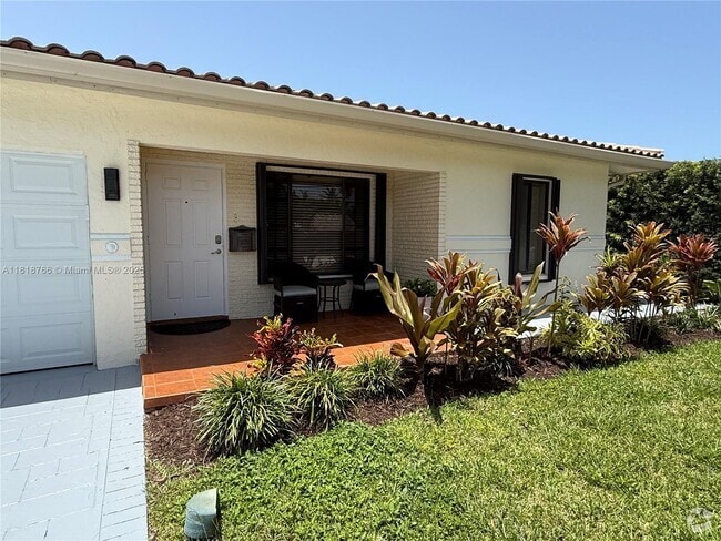 Building Photo - 1721 NE 48th Ct Rental