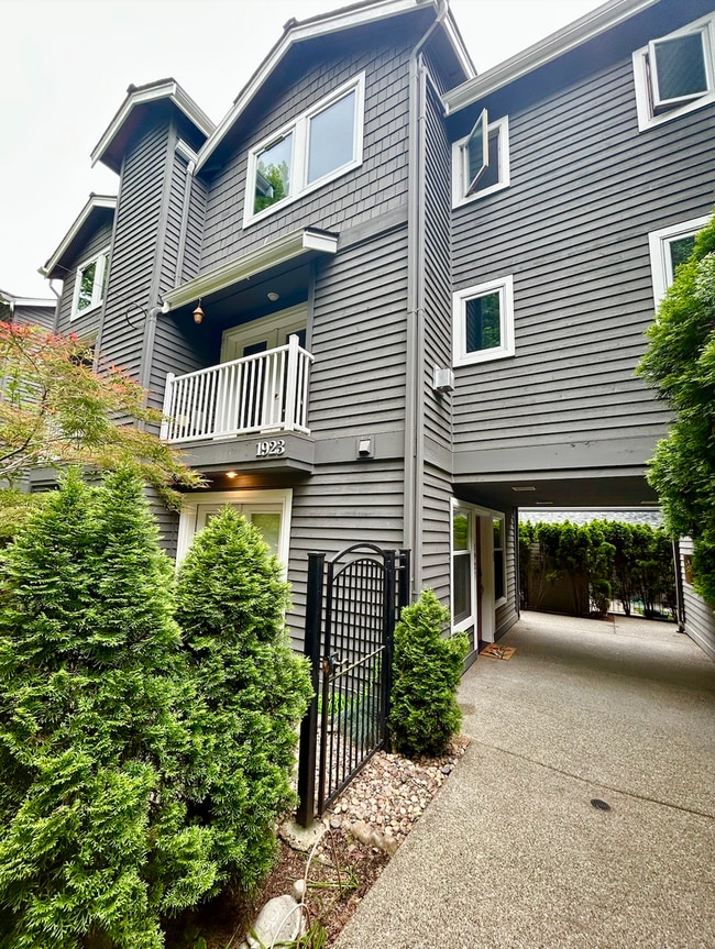 Madison Park Townhome - Madison Park Townhome