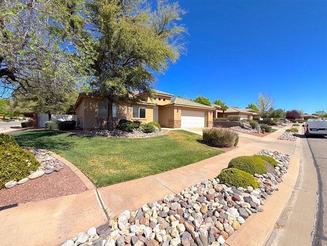 Photo - 3 bed, 2 bath home with 2 car garage