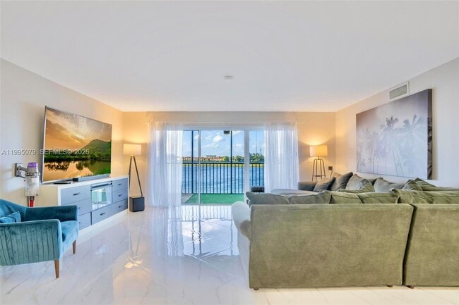 Photo - 605 Ives Dairy Rd Unidad 305-7