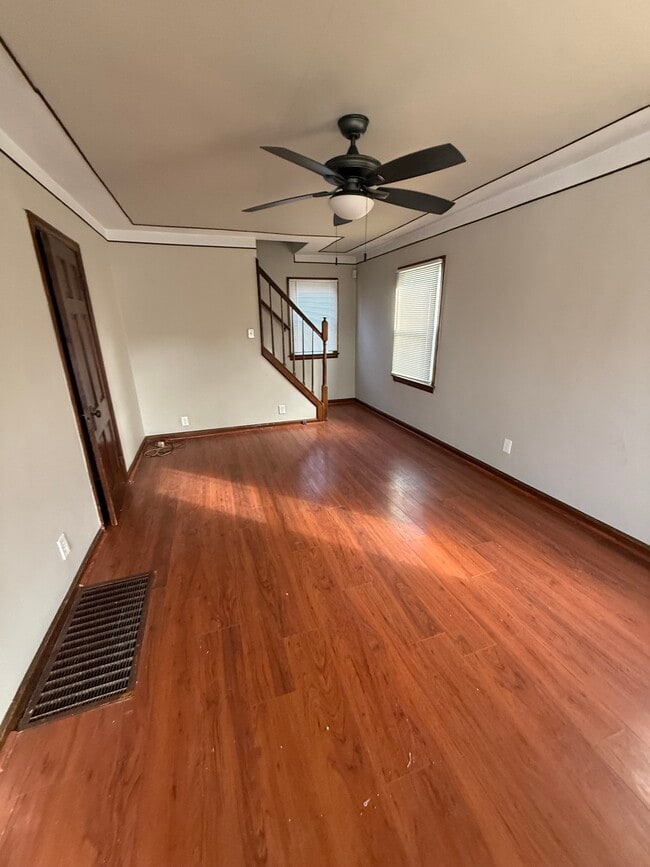 Photo - 2123 Linden Rd