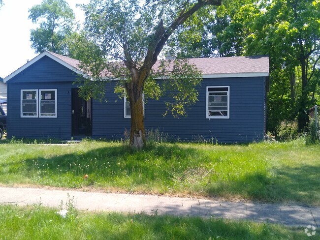 Building Photo - 4 Bedroom Ranch w/ Garage Rental