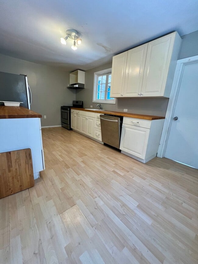 Photo - 224 Sumac St Unit Downstairs