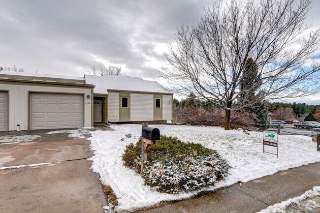 Building Photo - Unique, Rustic, and Spacious Living! Walk ... Rental