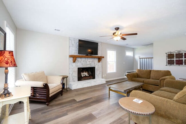 Building Photo - 1060 Washington Ave Unit ID1289333P