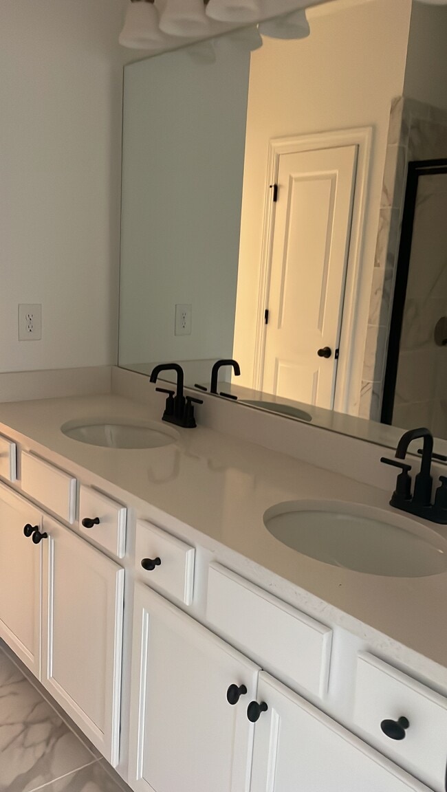 Photo - 4275 Baden Aly