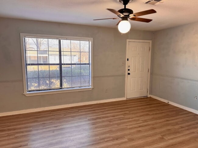 Photo - 2939 Parish St