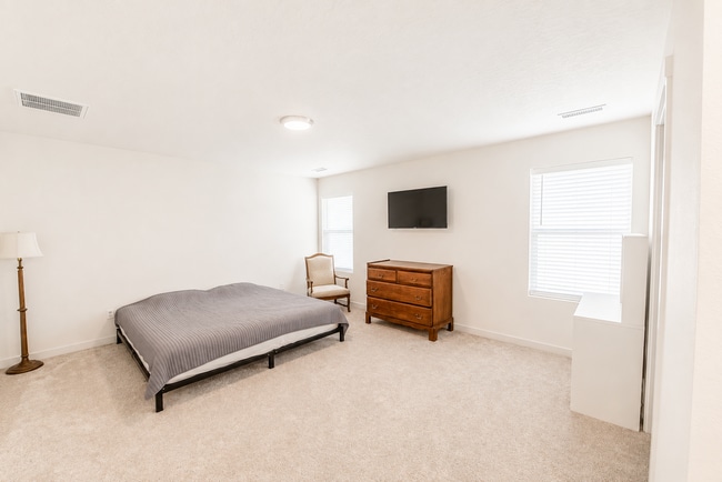 Photo - 4 Bedroom, 2 Bathroom Home Near Lake Lowell