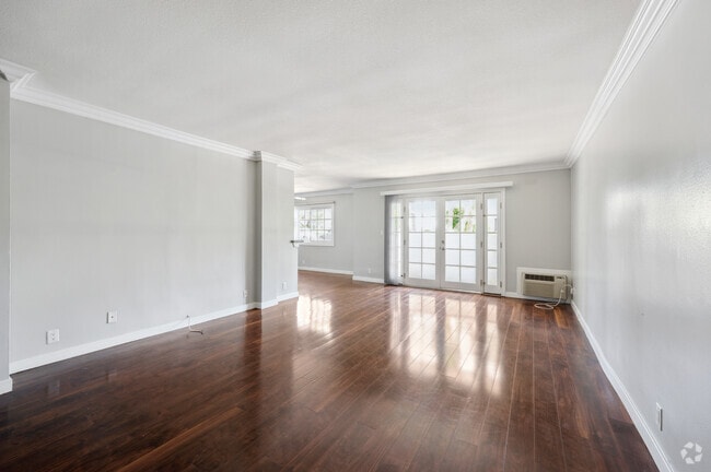 1BR, 1BA -1040SF