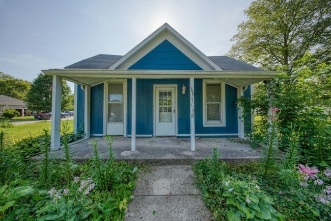 Building Photo - 100 S Wood St Rental